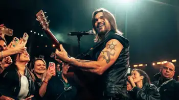 Juanes estrena Juanesteban y revive su lado más rockero y metalero Juanes estrena 'Juanesteban' y sorprende con influencias de thrash metal y cumbia