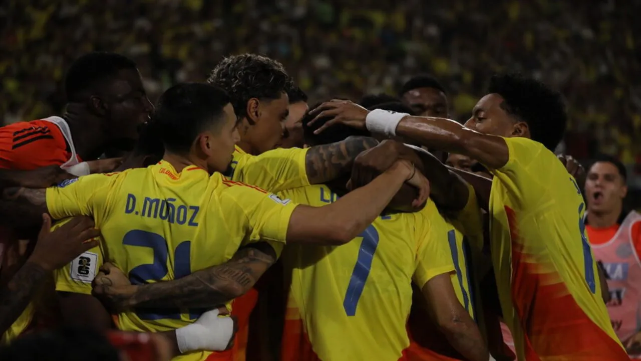 Jugadores de la Selección Colombia de fútbol Deiver Machado queda fuera de la convocatoria de Colombia: Álvaro Angulo toma su lugar en la recta final hacia el Mundial