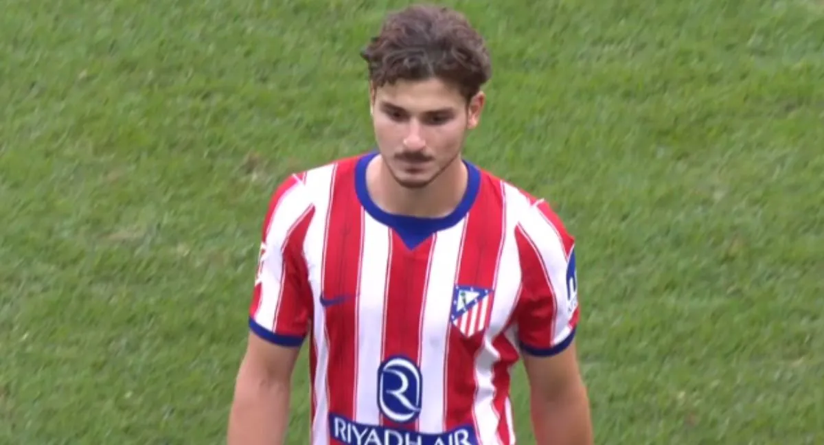 Julián Álvarez Video | Los insulto y silbidos de hinchas del Atlético a Julián Álvarez: le lanzaron una camiseta