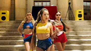 Juliana reinterpreta “Sin Medir Distancias” con un sonido actual y poderoso Un clásico que renace: Juliana fusiona pasado y futuro en su nueva versión de “Sin Medir Distancias”