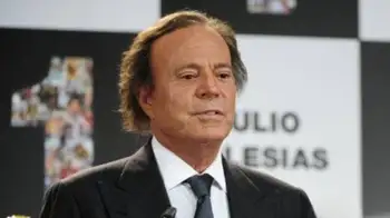 Julio Iglesias es denunciado por agresión sexual: “Me sentía como una esclava” Julio Iglesias es denunciado por agresión sexual: “Me sentía como una esclava”