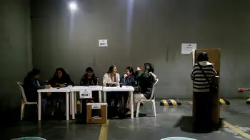 Jurados de votación durante la segunda vuelta presidencial de 2026 en Colombia. Un total de 14.000 jurados no se presentaron a los puestos de votación: ¿qué les espera?