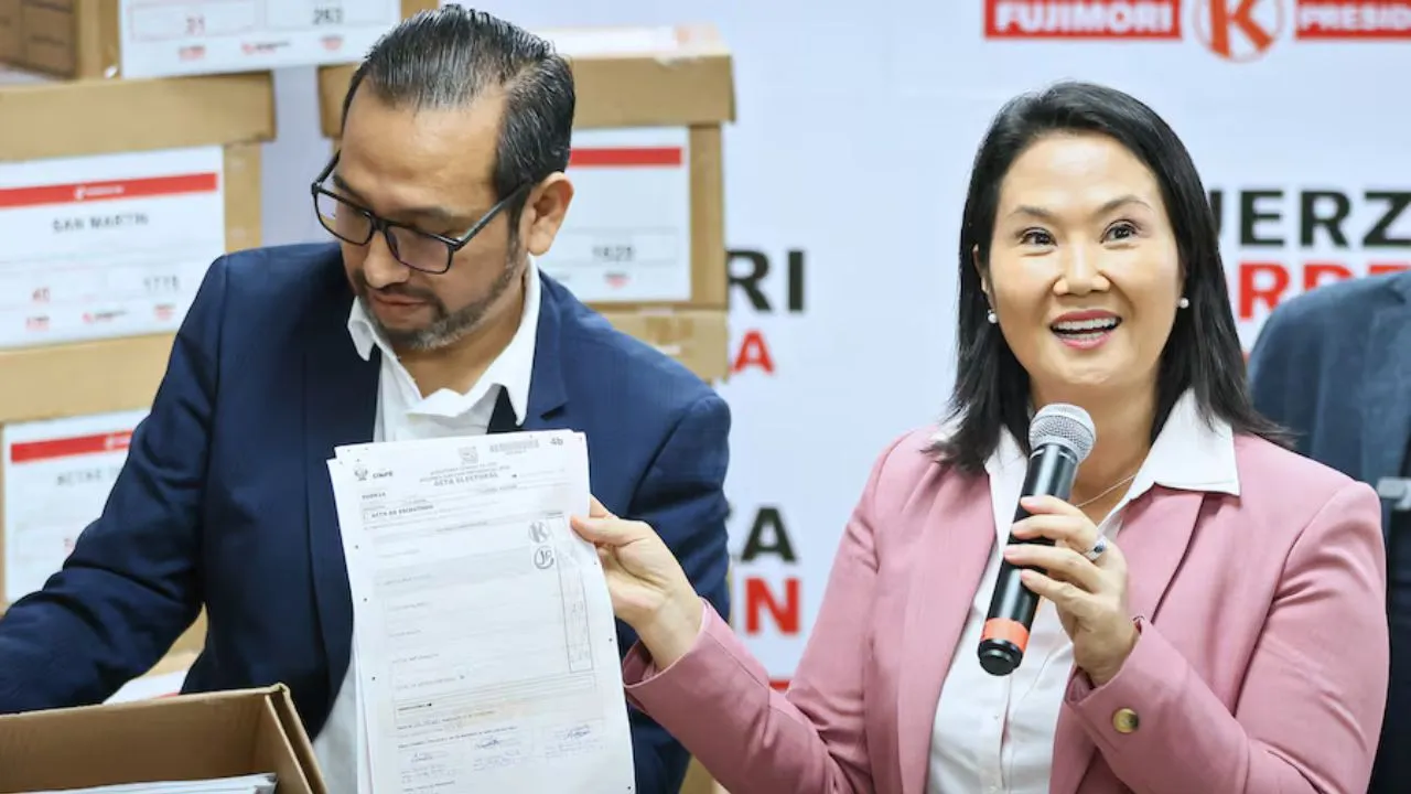 Keiko Fujimori ganó la Presidencia de Perú por estrecho margen. Con el 100 % del escrutinio de actas, Keiko Fujimori se convirtió en la presidenta electa de Perú