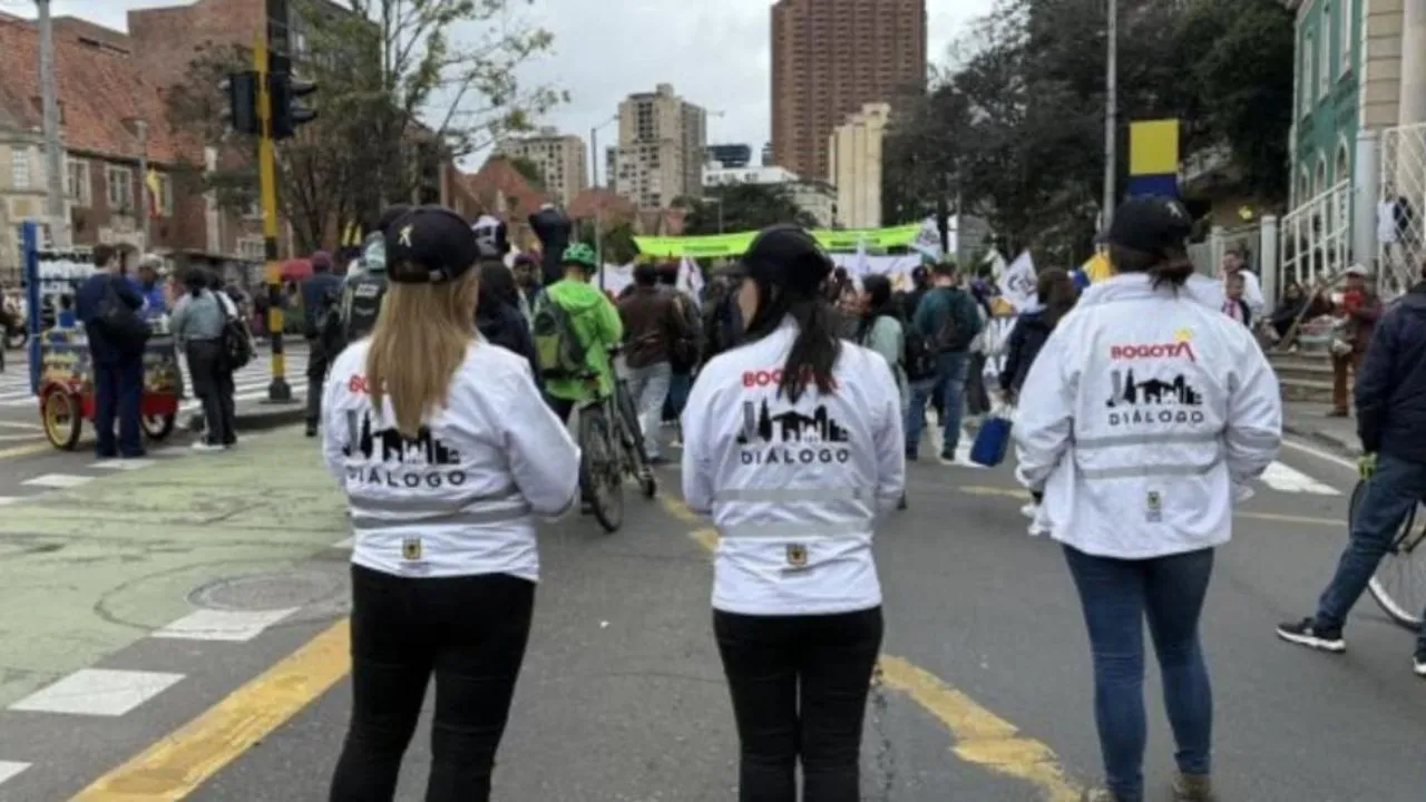 La Alcaldía Mayor llevará 400 gestores a la calle este martes 16 de septiembre. "Podrá ser un día complejo" este martes: Distrito dispondrá de dos puestos de mando y 400 gestores para garantizar marchas