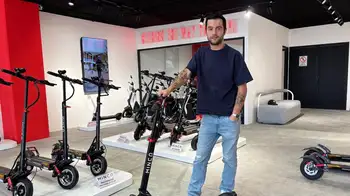 La Ley establece que vehículos eléctricos livianos no requieren esos documentos. ¿Qué dice la ley sobre SOAT y licencias a patinetas y motos eléctricas en Colombia?