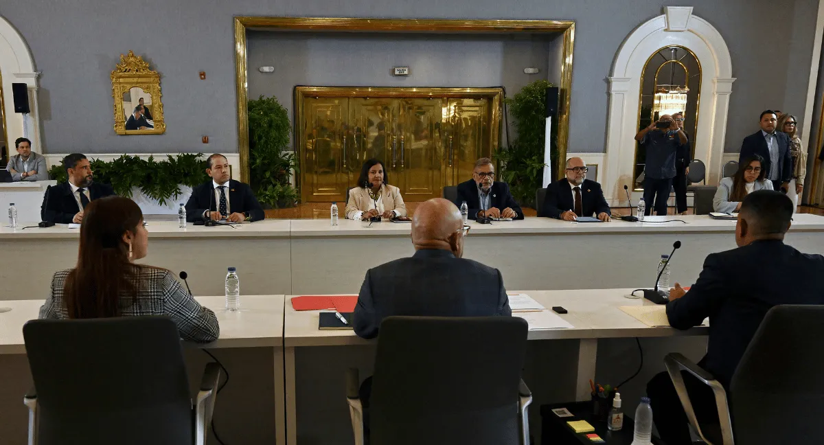 La mesa de diálogo entre el gobierno interino y la oposición inició en Caracas. Venezuela desbloqueó los portales de noticias El Nacional, Efecto Cocuyo, El Pitazo y TalCual