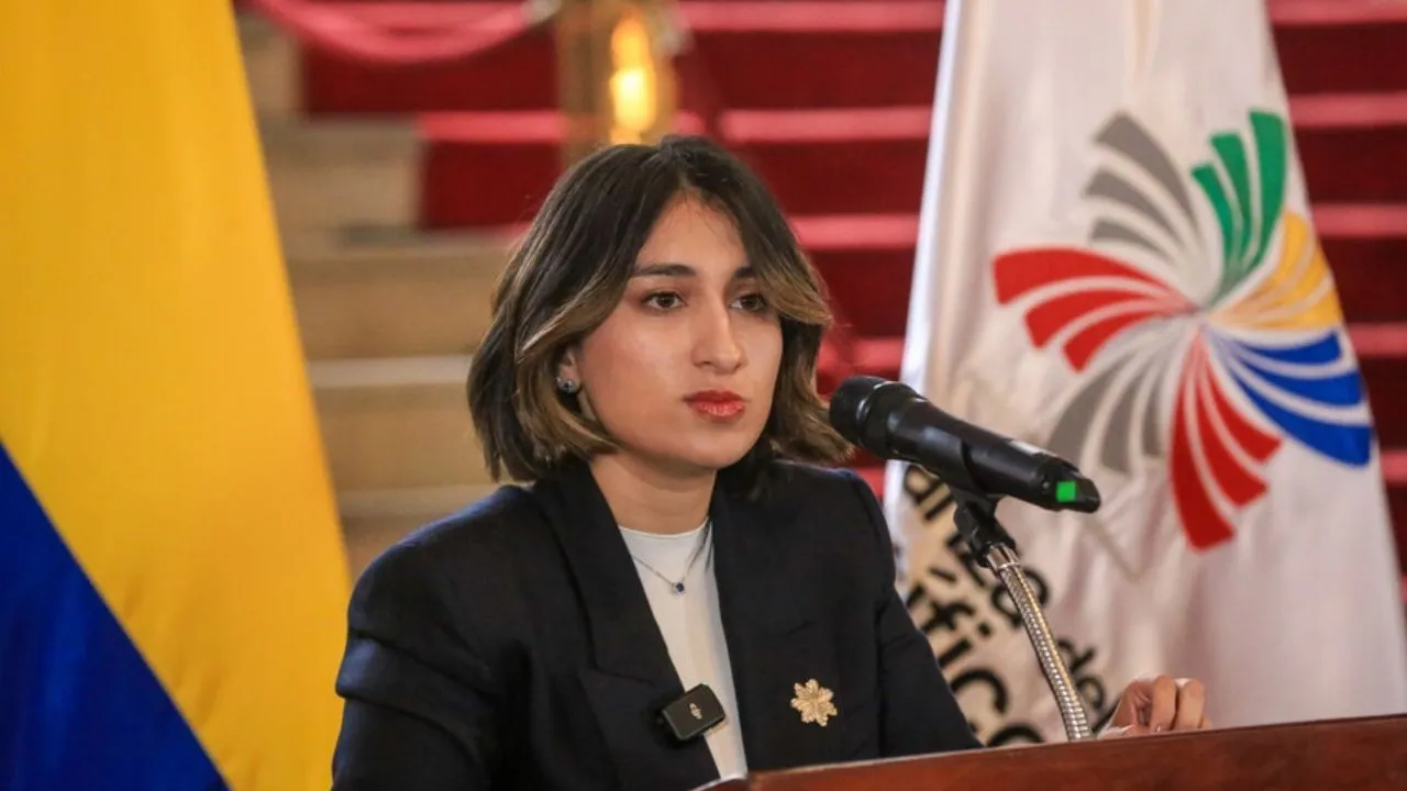 Laura Sarabia renuncia a la Embajada en Reino Unido: las claves de su salida. Laura Sarabia deja la Embajada de Colombia en Reino Unido: su historia en el gobierno Petro