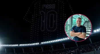 Líder de marketing de Sancor Seguros en show de Messi drones Él es Sebastián Scandolo, la cabeza de marketing de Sancor Seguros detrás de show de drones de Messi