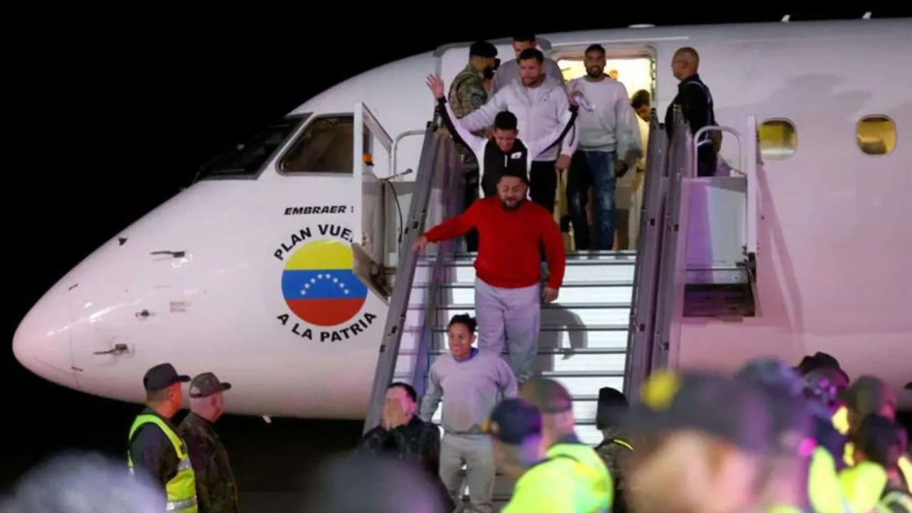 Llegada de venezolanos deportados al aeropuerto de Maiquetía. Venezuela recibe nuevo vuelo con deportados en pleno aislamiento aéreo