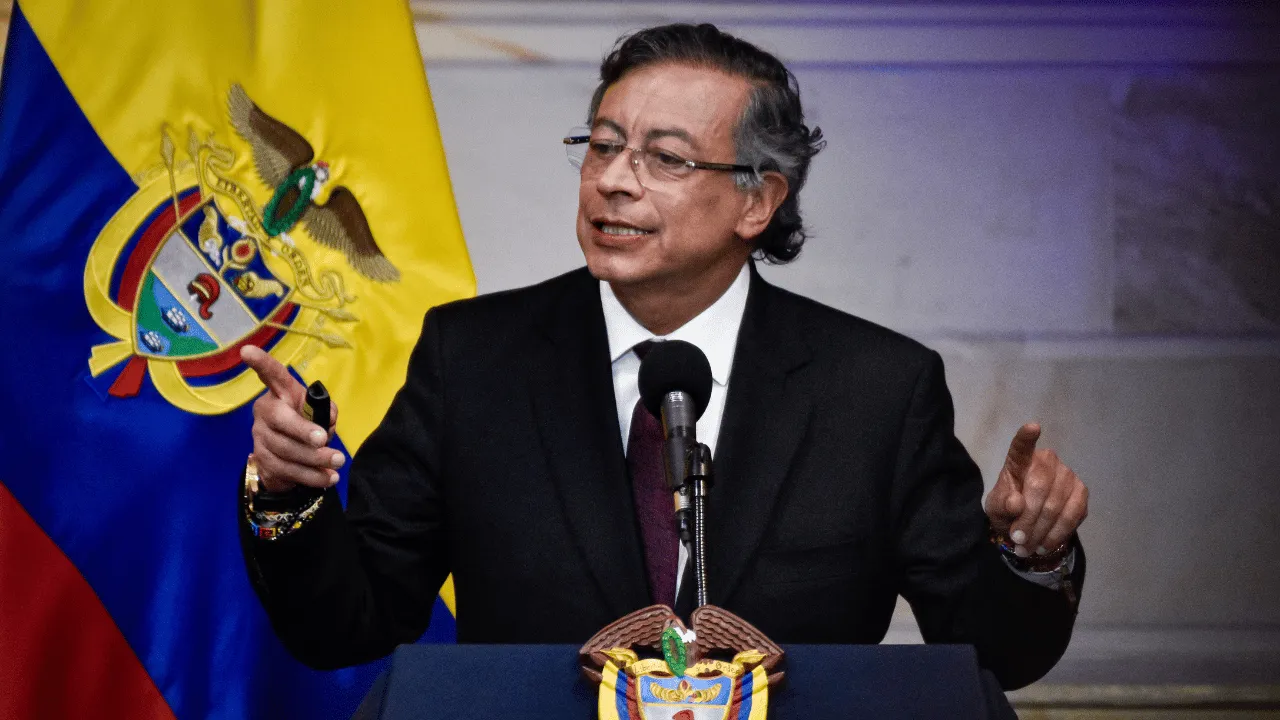 Los números que Petro mostró en su último discurso ante el Congreso. Petro dice ante el Congreso que la pobreza en Colombia bajó del 39,7 % al 28 % durante su Gobierno