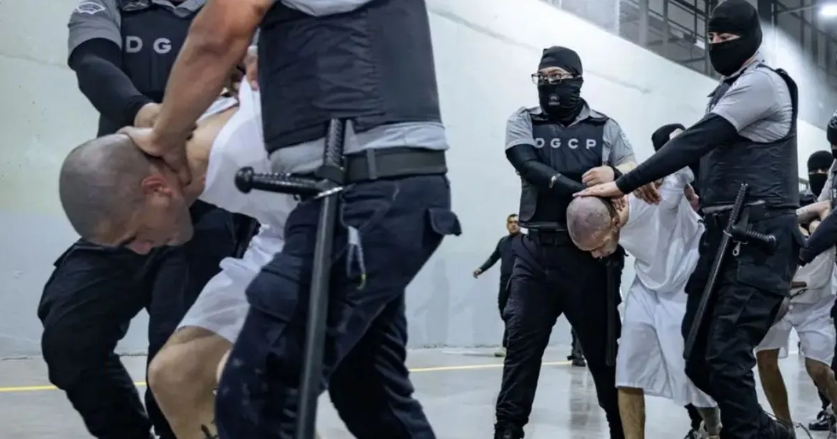Los pandillerosestán recluidos en la megacarcel Cepot. Megajuicio en El Salvador: juzgarán a 486 miembros de la pandilla Mara Salvatrucha