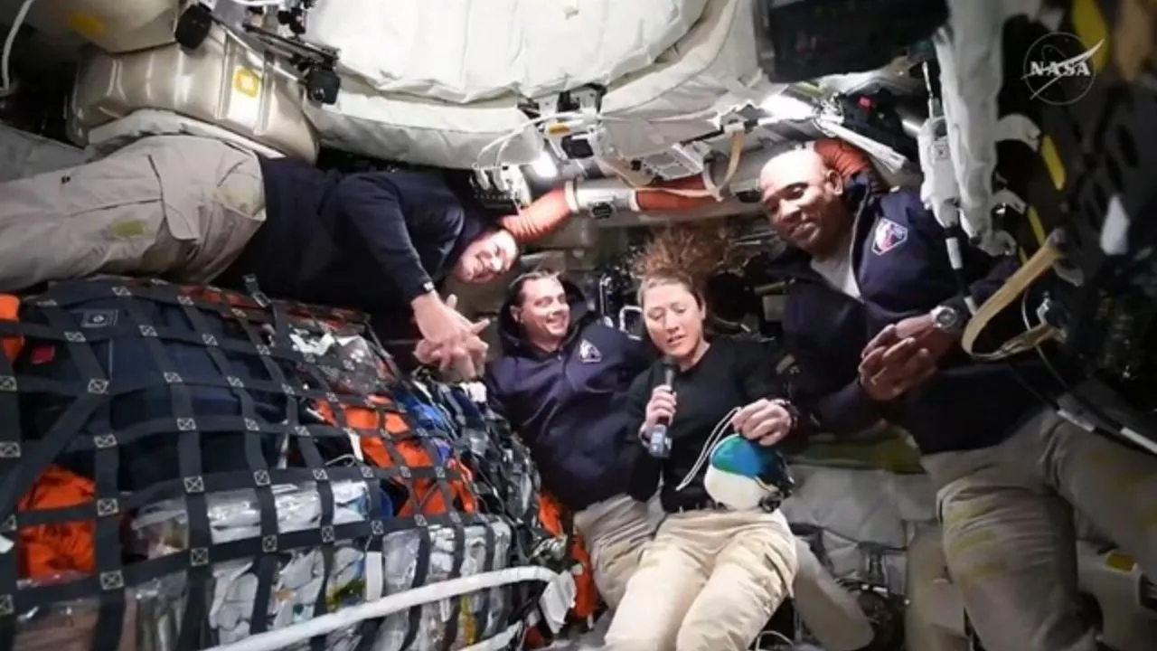 Los tripulantes llevan dos días y ya comparecieron ante los medios desde el espacio. Artemis II: se conocen intimidades y secretos de la tripulación que va rumbo a la Luna