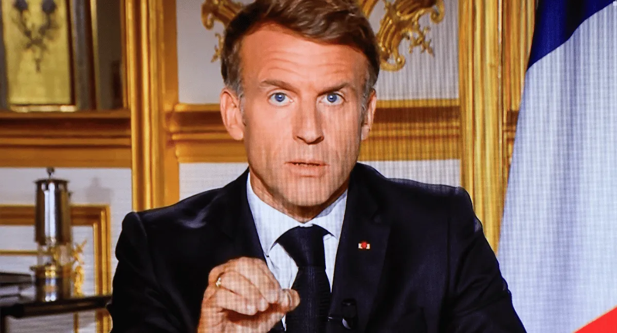 Macron prometió que los autores de los disturbios en Francia pagarán por sus actos. Macron promete que los responsables de los disturbios en Francia "pagarán"; nuevos saqueos en París