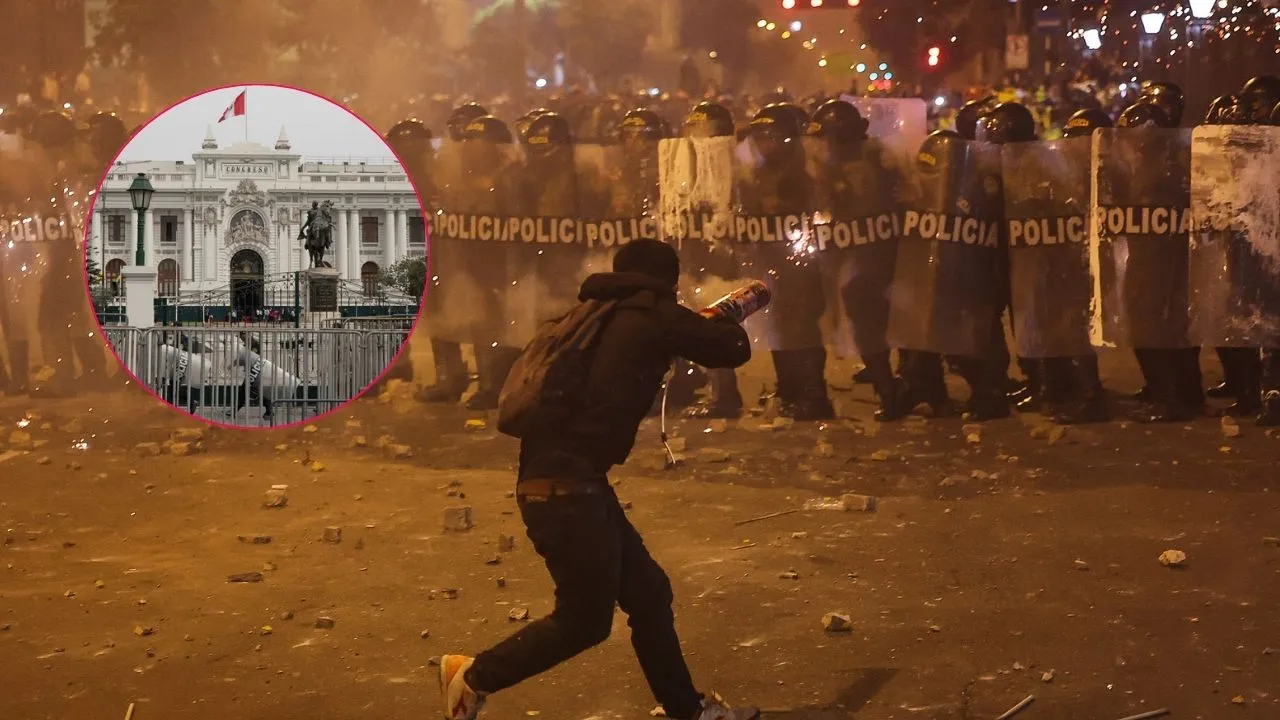 Un manifestante lanza fuegos artificiales a policías en Perú el pasado 15 de octubre. José Jerí, con solo seis días en el poder, ya enfrenta moción de censura en Perú por represión