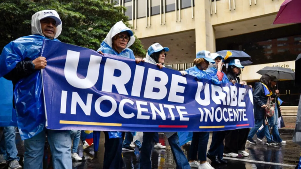 Marchas a favor de Uribe Así fueron las marchas en todo el país a favor de Álvaro Uribe, el expresidente agradeció por el apoyo