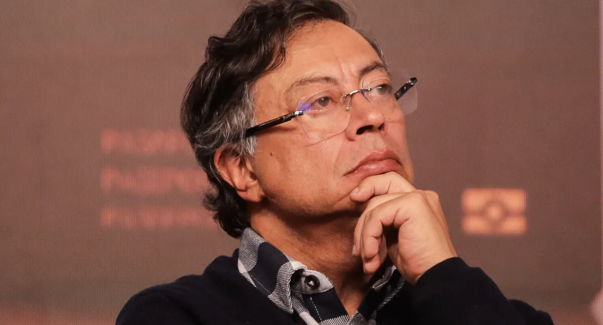 Mary Luz Herrán, exesposa de Gustavo Petro, escribió que él es mujeriego. No es la primera vez que relacionan a Petro con mujeres: su exesposa ya había dicho que es mujeriego