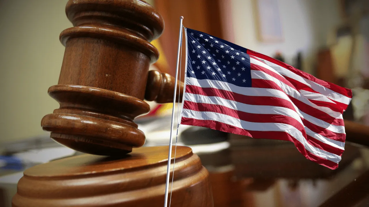 Más de la mitad de los casos de deportación en EE. UU. va sin abogado. Así funciona el programa que manda abogados voluntarios a cortes de inmigración de Estados Unidos
