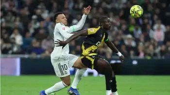 Mbappé anota el penal decisivo para el triunfo del Real Madrid. Mbappé salva al Real Madrid ante el Rayo con un penalti en el último minuto