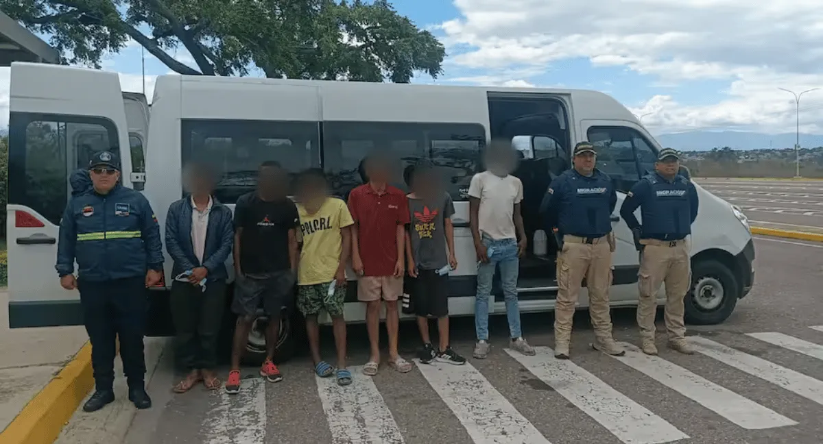 Migración Colombia expulsó a seis extranjeros en Bucaramanga y San Gil. La orden de De La Espriella contra la migración irregular ya tiene cifra de extranjeros expulsados