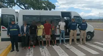 Migración Colombia expulsó a seis extranjeros en Bucaramanga y San Gil. La orden de De La Espriella contra la migración irregular ya tiene cifra de extranjeros expulsados