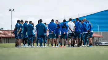Millonarios busca la salida de tres futbolistas y está es la razón La razón por la que Millonarios busca la salida de tres referentes, ¿se viene un revolcón en el equipo?