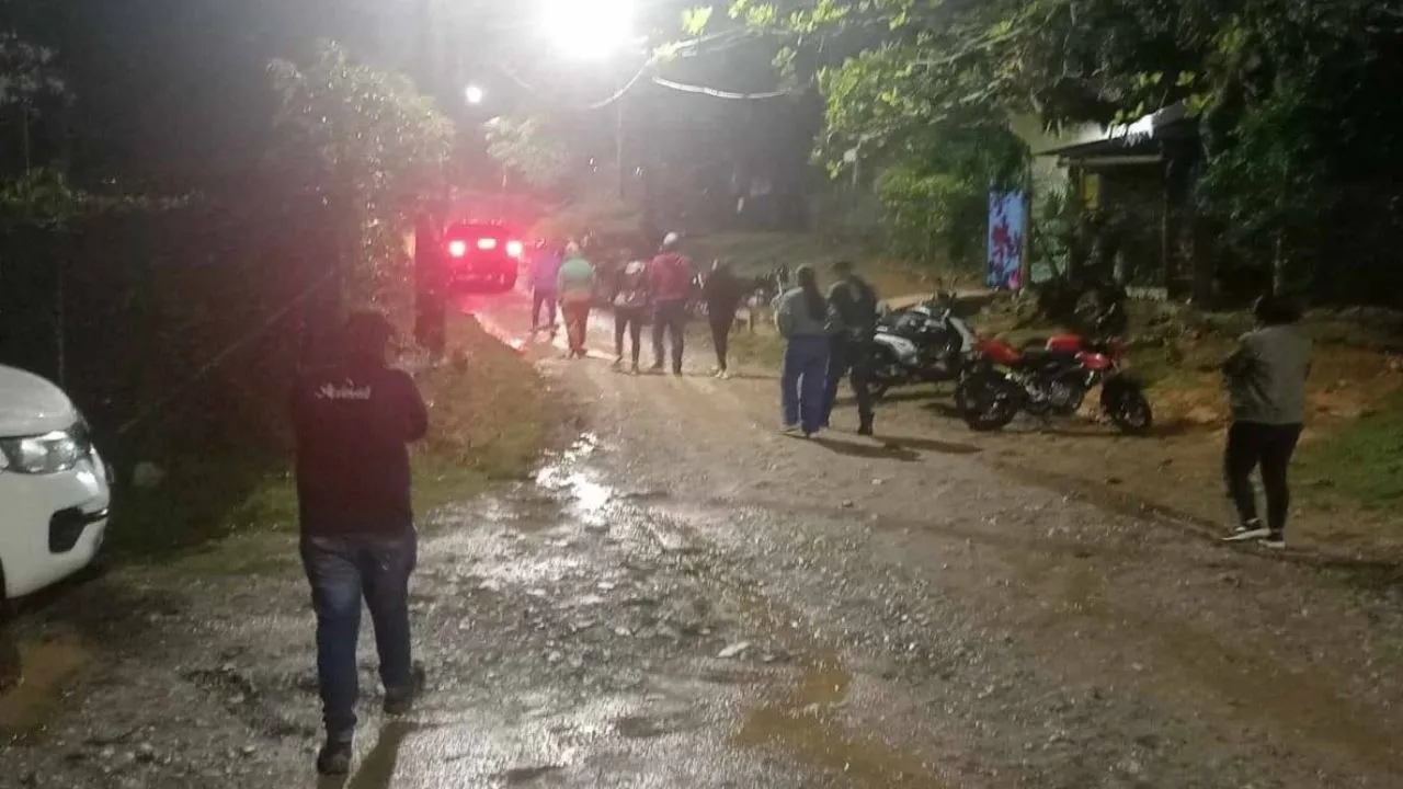 Mineros atrapados en mina de Segovia, Antioquia, están a 80 metros de profundidad Mineros atrapados en mina de Segovia, Antioquia, están a 80 metros de profundidad