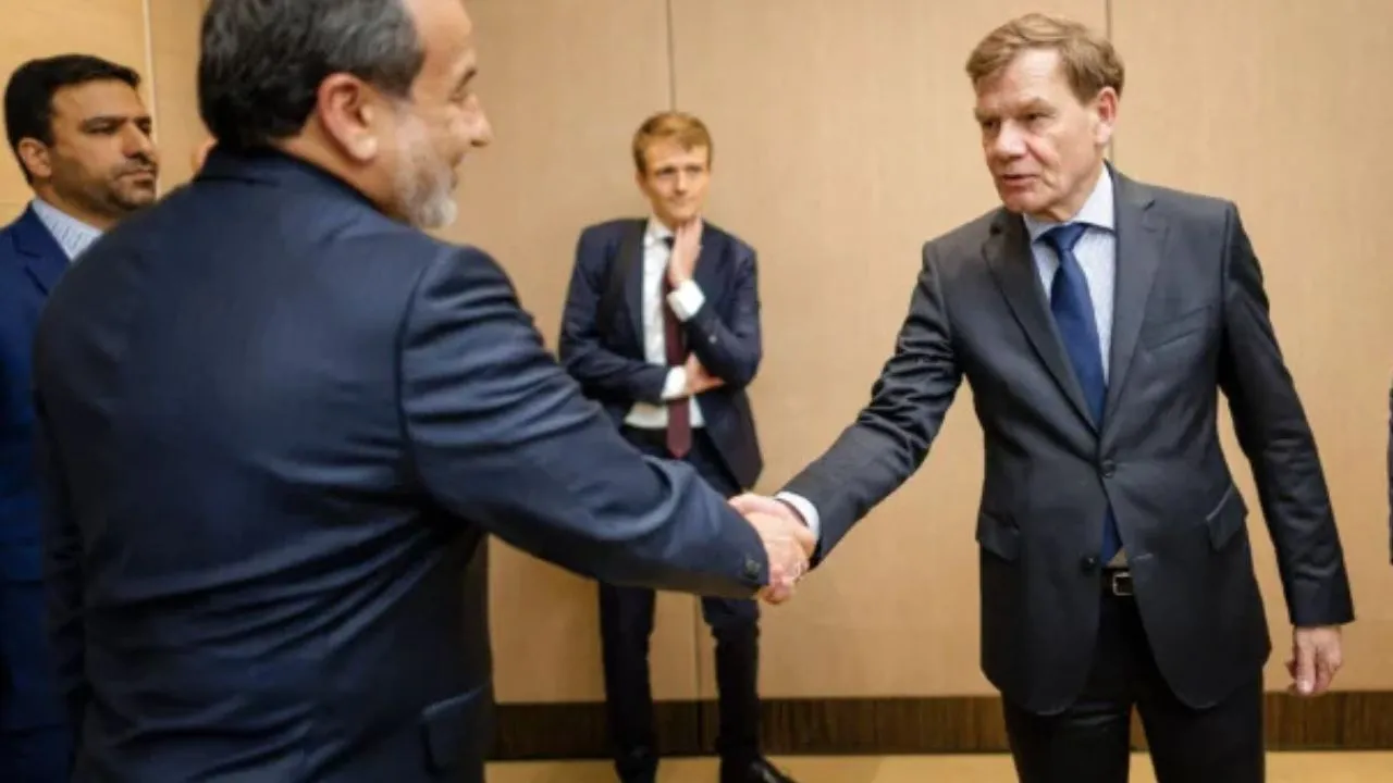 Ministro de Relaciones Exteriores de Gran Bretaña y Alemania en una reunión diplomática ¿Qué busca Irán con la reanudación de las negociones nucleares en Ginebra?