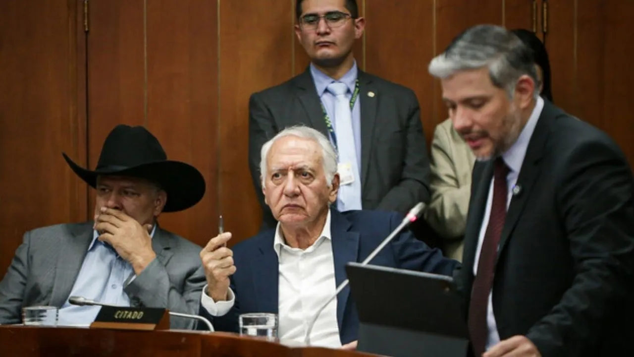 Ministro de Salud, Guillermo Alfonso Jaramillo en el debate de la reforma a la salud Reforma a la salud: gobierno dice que oposición la bloquea
