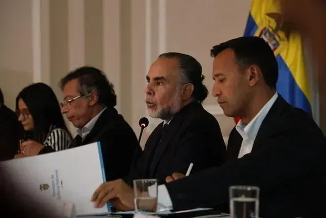 Ministro del Interior, Armando Benedetti, ministro de Defensa, Pedro Sánchez y Petro Anuncian medidas de protección para 41 precandidatos a la Presidencia