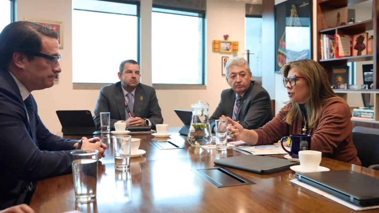 Ministro designado de Justicia, Iván Cancino, se reúne con la fiscal Luz Adriana Camargo. ¿De qué hablaron Iván Cancino y la fiscal Luz Adriana Camargo en su primera reunión?