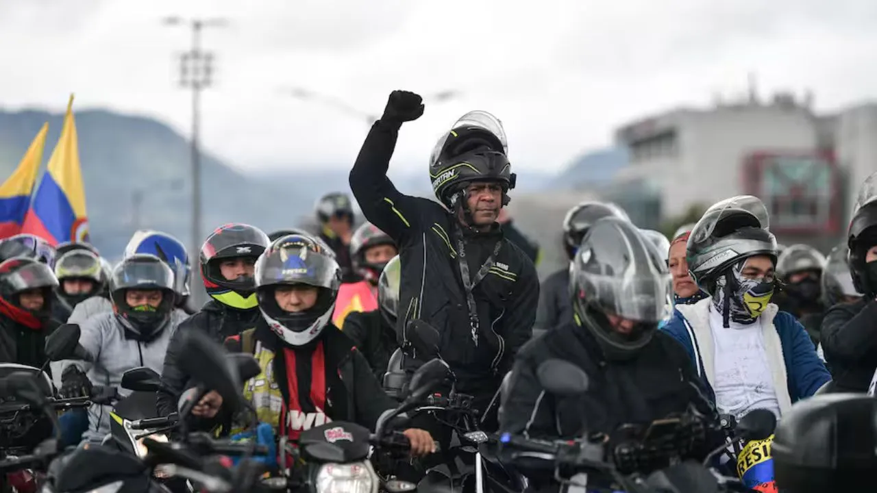 Motociclistas protestan en varios puntos de Bogotá. En imágenes: las manifestaciones de los motociclistas en Bogotá