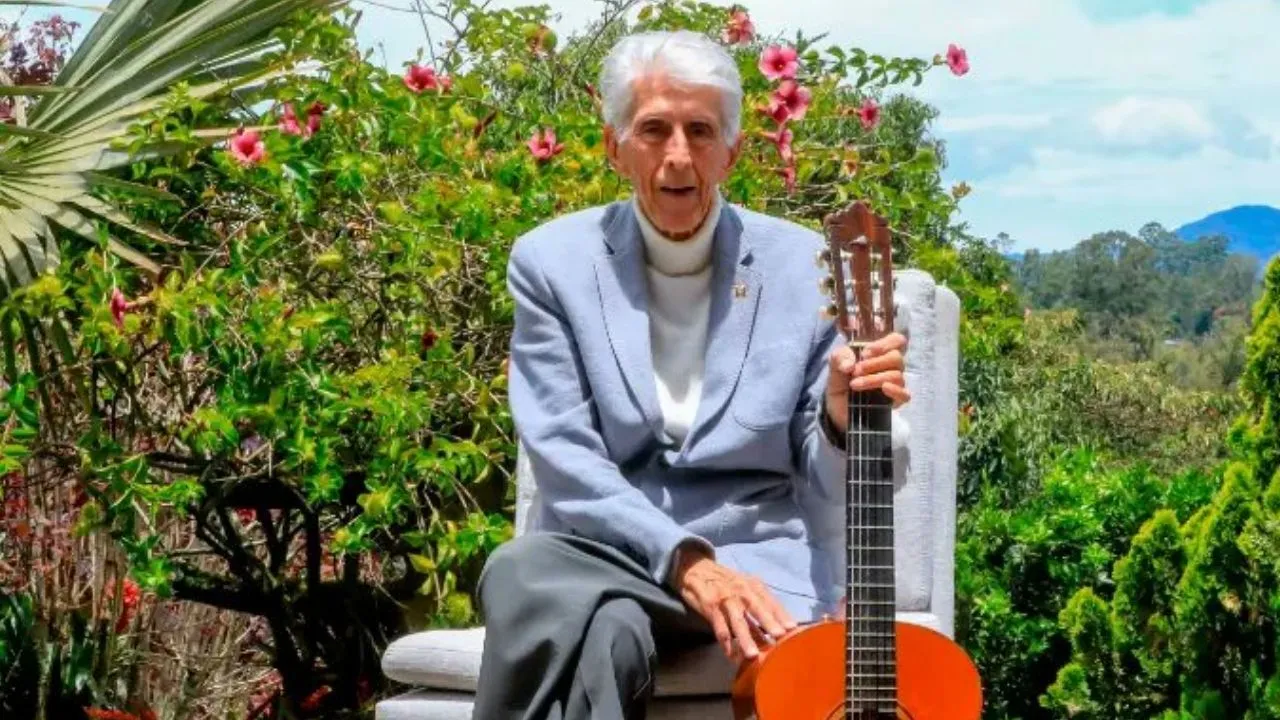 Murió Héctor Ochoa Murió Héctor Ochoa, el hombre que escribió y marcó a generaciones con 'El camino de la vida'