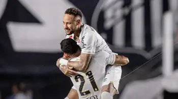 Neymar se encuentra en el ojo del huracán en Brasil por sus comentarios. Neymar sacude el fútbol brasileño con nuevo escándalo: mujeres lo están 'crucificando'
