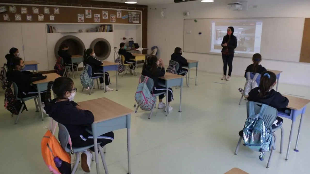 Niños escuela ¿Por qué el bienestar emocional será clave para mejorar el rendimiento escolar en Colombia?