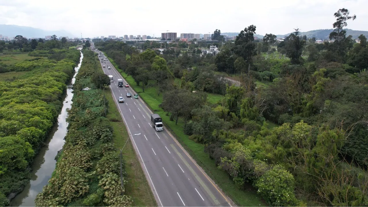 Obras de ampliación de la Autonorte tienen licencia ambiental La ampliación de la autopista norte de Bogotá ya tiene licencia ambiental