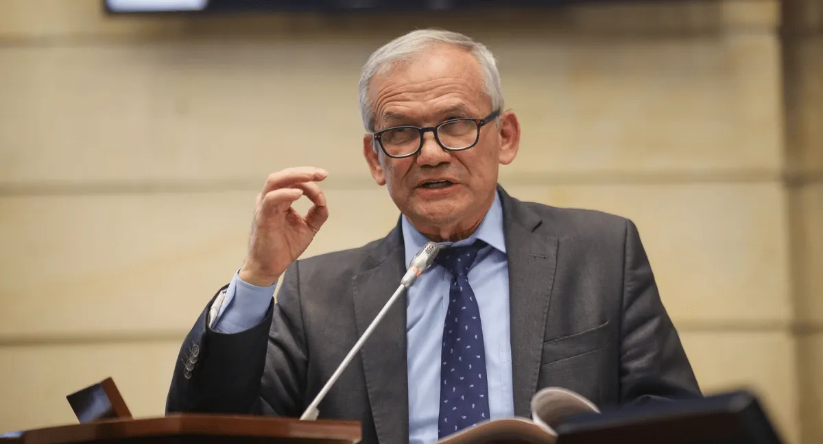Orden de captura contra Carlos Ramón González, exdirector del Dapre, sigue firme. Tribunal de Bogotá dejó en firme por un año más la orden de captura contra Carlos Ramón González