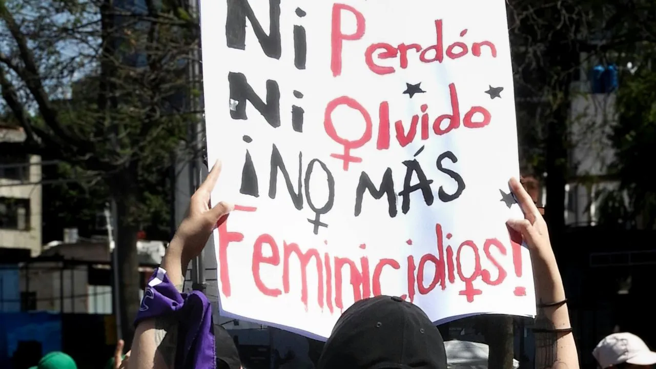Organizaciones feministas y de derechos humanos convocaron manifestaciones. Argentina despide a víctimas de triple feminicidio transmitido en redes