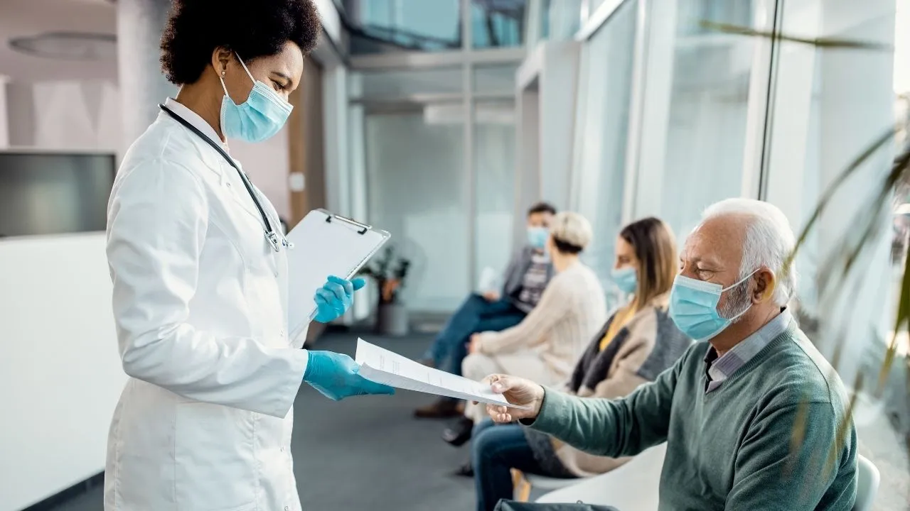 Pacientes serán trasladados a EPS en crisis Usuarios serán trasladados a EPS en crisis: ¿qué cambia para millones de afiliados?