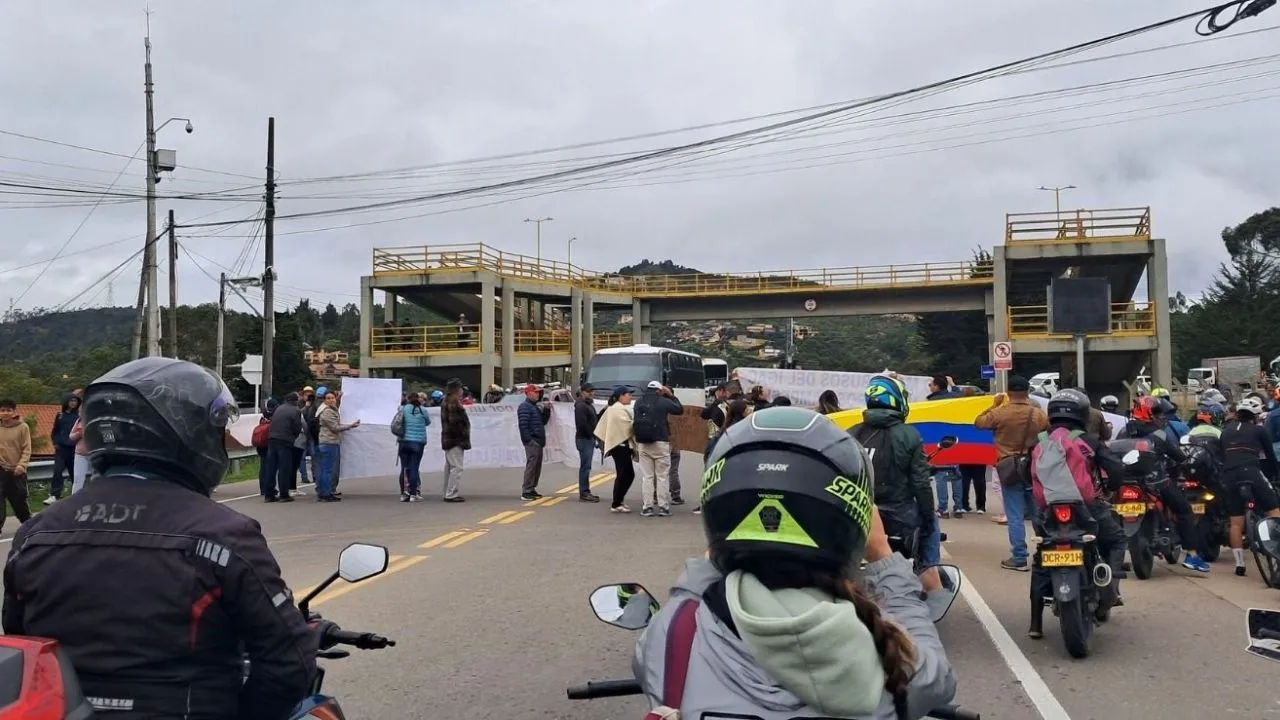 Para nacional 9 de abril. La Calera amanece bloqueada por protestas, otro caos más para Bogotá