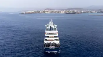 Pasajeros de la embarcación llegarán a España para la evacuación. Pasajeros de crucero afectado por hantavirus comenzarán evacuación en España el domingo