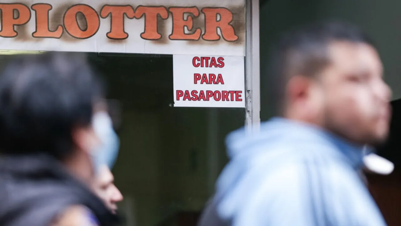 Pasaportes en Colombia El gobierno amplió nuevamente el contrato de los pasaporte con Thomas Greg & Sons