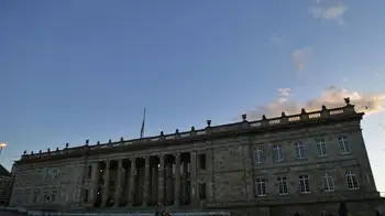 Periodistas denuncian falta de mantenimiento. Periodista resultó herida en el Senado tras caída de una ventana: ¿qué pasó?