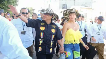 Petro a la lista Clinton El presidente Gustavo Petro y su círculo cercano entran a la lista Clinton