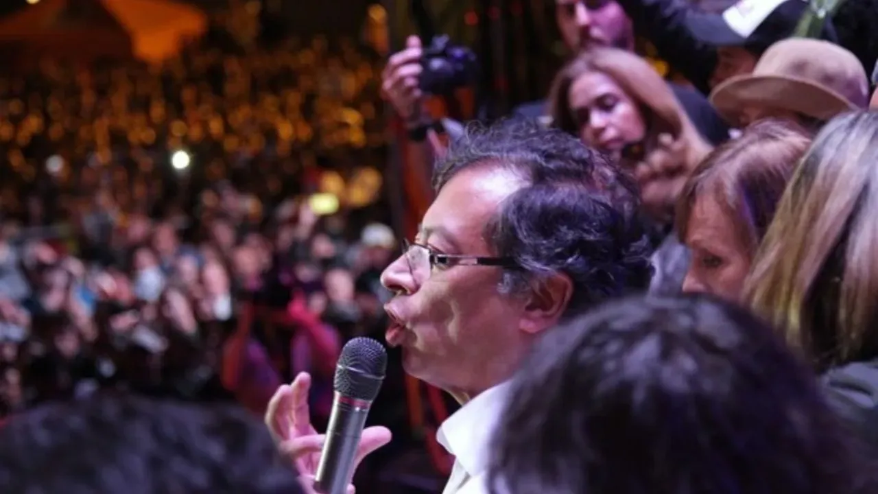 Petro en campaña El CNE podía investigar las finanzas de la campaña Petro, pero no al presidente