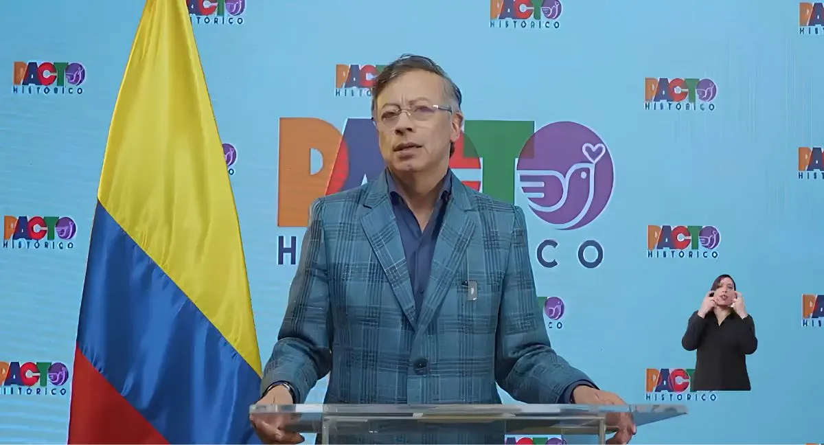 Petro propone revivir su reforma tributaria Petro propone revivir su reforma tributaria para financiar la reconstrucción del país: esto dijo
