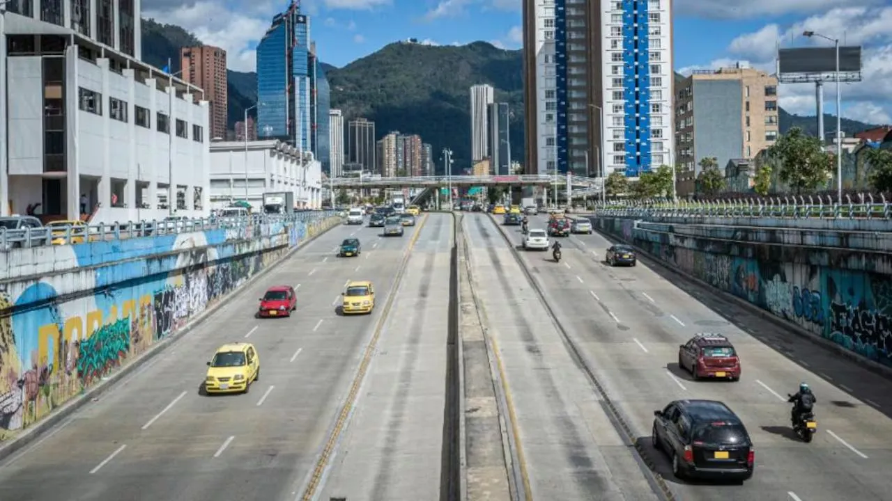 Pico y placa para este lunes 18 de agosto de 2025 Pico y placa regional en Bogotá este lunes 18 de agosto: vías, horarios y restricciones