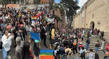 Plantón en el Museo Nacional reunió llamados al Gobierno por las obras retiradas. Video | Los fuertes llamados al Gobierno en el plantón del Museo Nacional por las obras retiradas