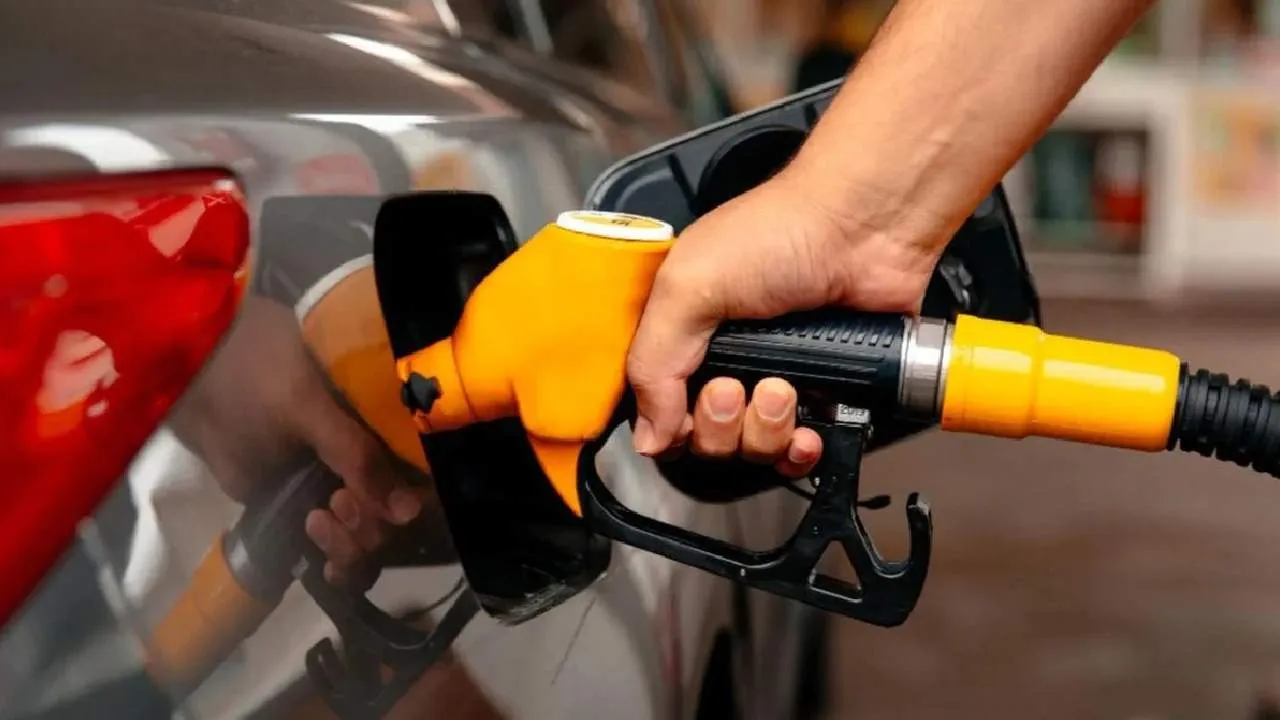 Precio de la gasolina subió en Colombia nuevamente ¿Por qué el Gobierno volvió a subir el precio de la gasolina si lo había bajado dos veces?