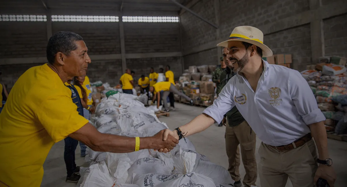 Presidente, Abelardo De La Espriella, anuncia subsidio de $875.452 por terremoto. Este es el monto y la fecha del subsidio que anunció De La Espriella para damnificados del terremoto
