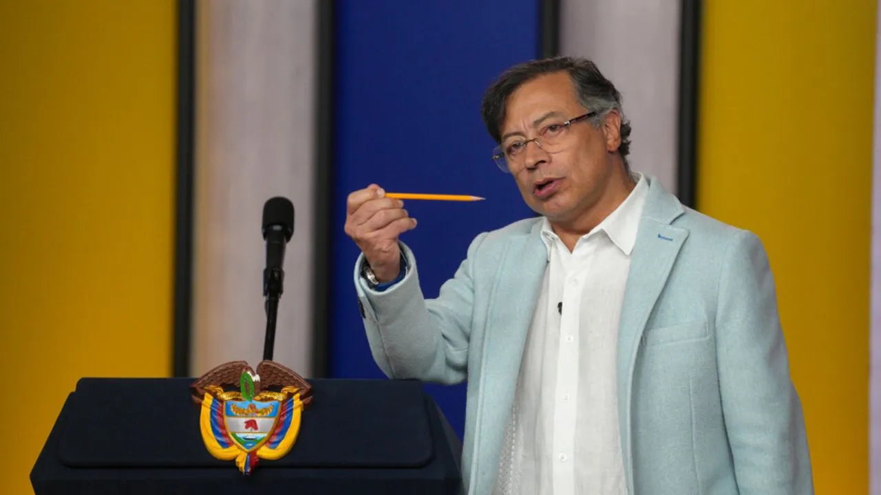 Presidente Gustavo Petro habla de sus reformas sociales Las razones del presidente Petro para insistir en una constituyente